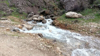 Yıllardır kuru olan su kaynağından depremden sonra su çıktı