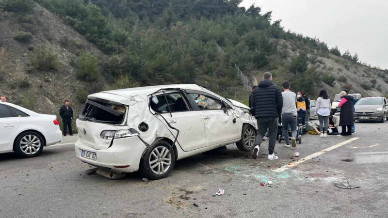 Bursa'nın Kestel ilçesinde otomobilin bariyere çarpması sonucu 2'si çocuk 5
