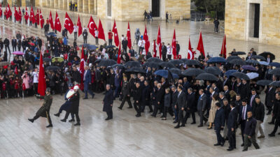 Devlet erkanı Anıtkabir’de Ata’nın huzurunda