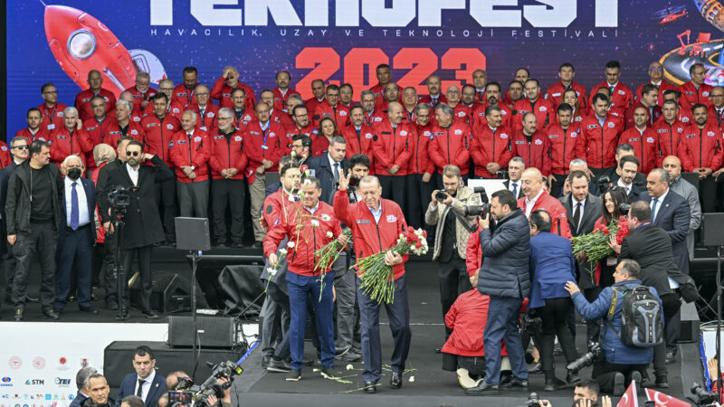TEKNOFEST'e katılan Cumhurbaşkanı Recep Tayyip Erdoğan, Türkiye'nin ilk uzay yolcusunun
