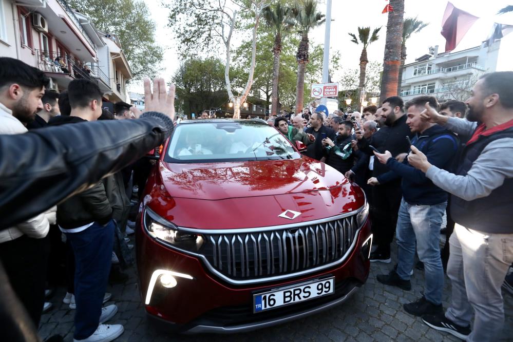 Bakan Varank, Togg için çekiliş yaptı! Kazanan gençler Mudanya turu attı