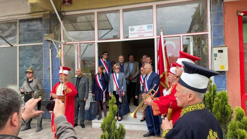 Bursa’nın tarihi ilçesinde Fransızlara mehterli karşılama! Unesco geçici miras listesinde bulunan dünyaca ünlü tarihi şehri İznik’te