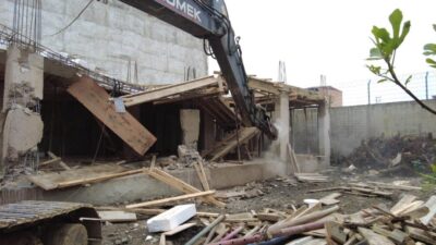 Bursa’da kaçak yapılara yıkım!