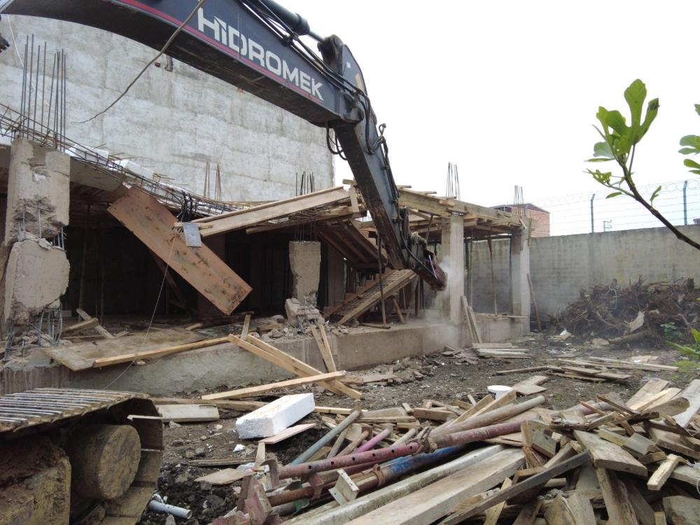 Bursa’da kaçak yapılara yıkım!