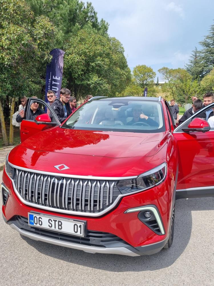 BTÜ’lü gençler TOGG’u beğendiler