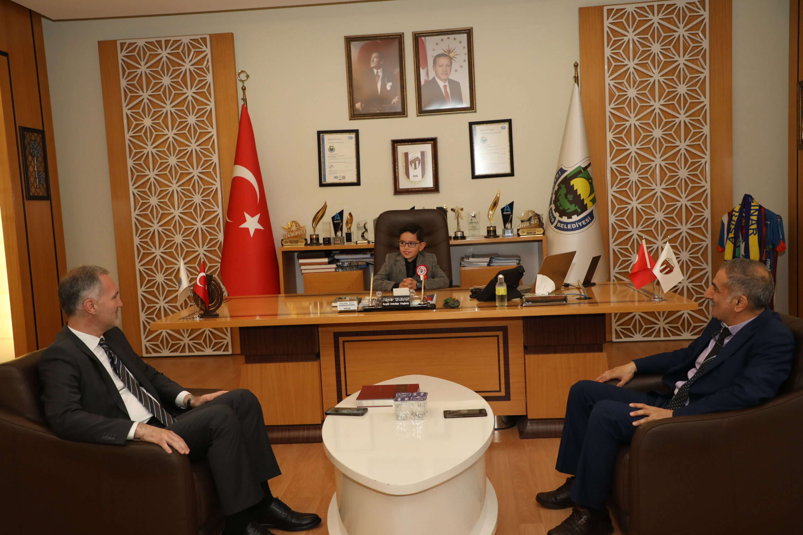 İnegöl Belediyesi’nde yeni başkan makamı devraldı