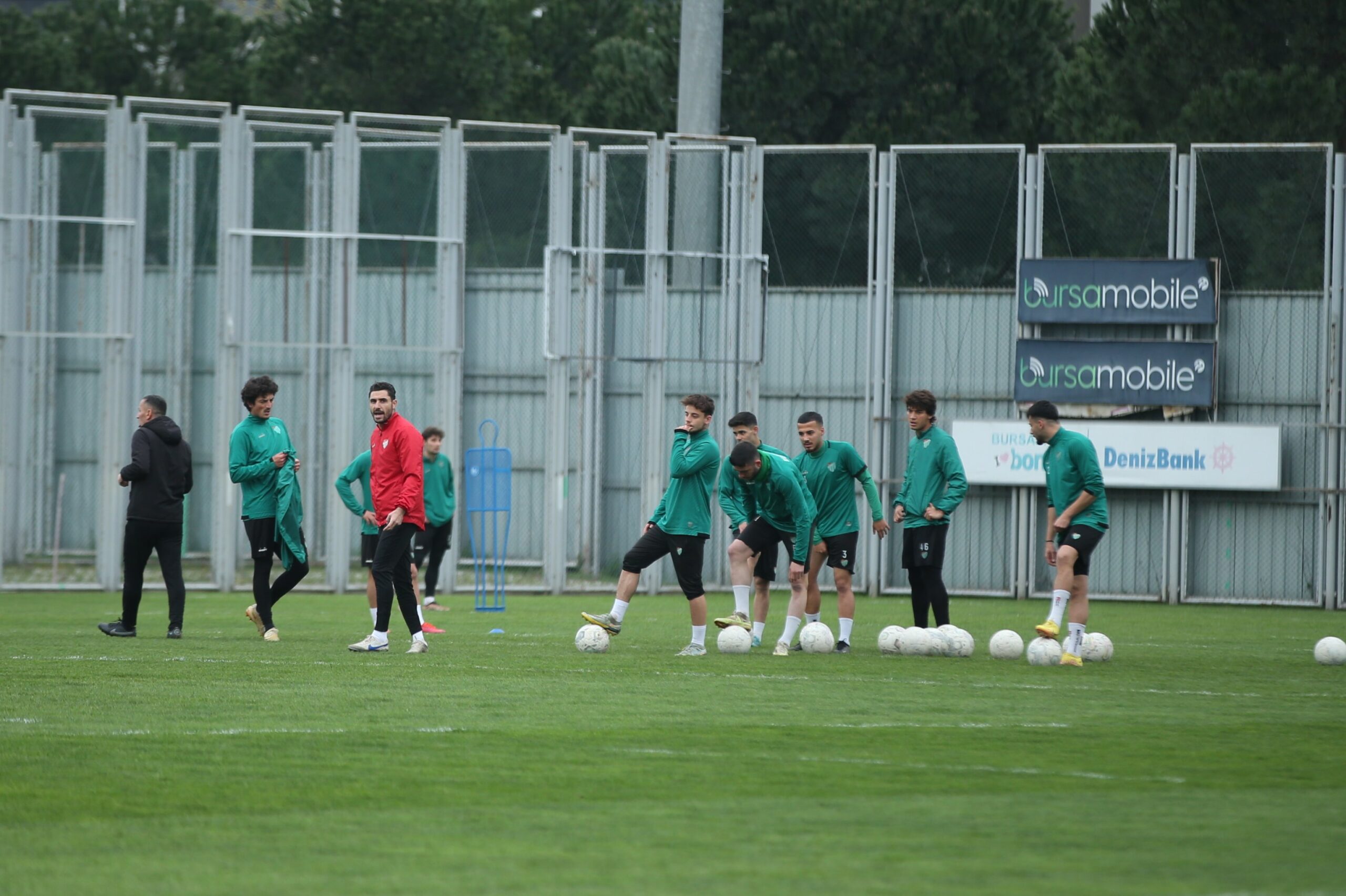 Bursaspor’un teknik ekibi belli oldu!