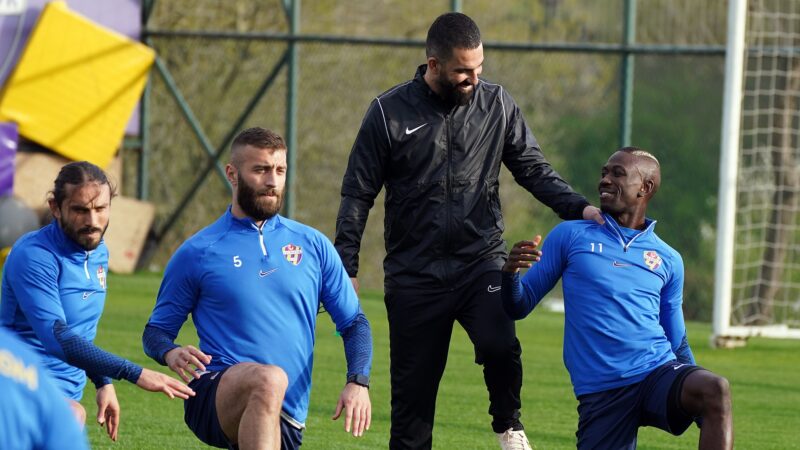 Arda Turan ilk antrenmanına çıktı Spor Toto 1. Lig ekiplerinden Eyüpspor, Teknik Direktör Arda Turan
