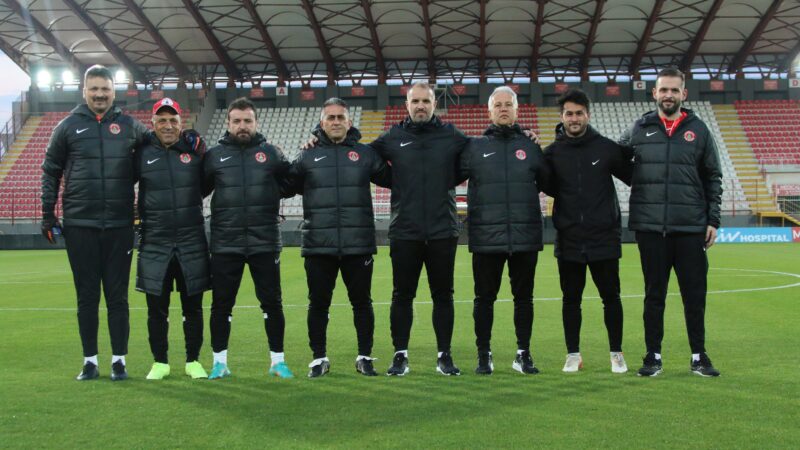 Süper Lig ekibiyle anlaşan Mustafa Er kolları sıvadı! Teknik ekibinde tanıdık isimler… Süper Lig takımı Hangi Kredi Ümraniyespor ile anlaşma sağlayan Teknik