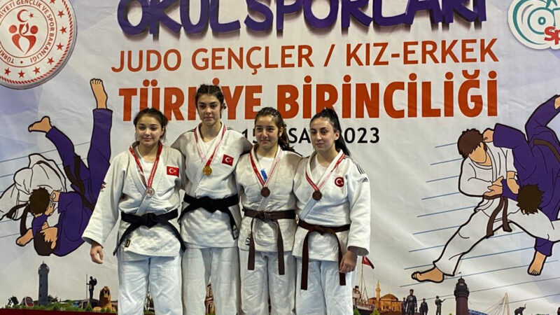 Tatamide Osmangazi başarısı Osmangazi Belediyespor Judo Takımı sporcuları, Samsun’da düzenlenen Okul Sporları Gençler