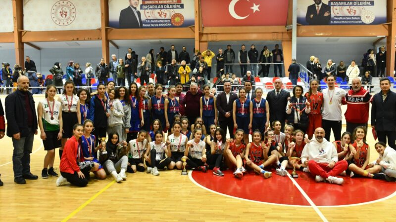 Futbol, karate, güreş, basketbol ve voleybol branşlarında başarılarıyla her zaman