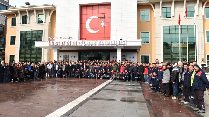 Mustafakemalpaşa Belediyesi, çalışanlarına yüzde 40 zam ve sosyal desteklerinde ciddi