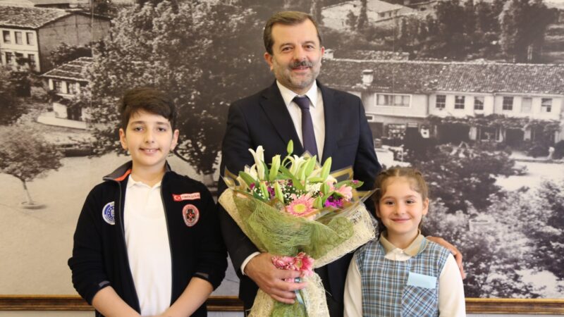 Gürsu’nun küçük başkanları Gürsu Belediye Başkanı Mustafa Işık, 23 Nisan Ulusal Egemenlik ve