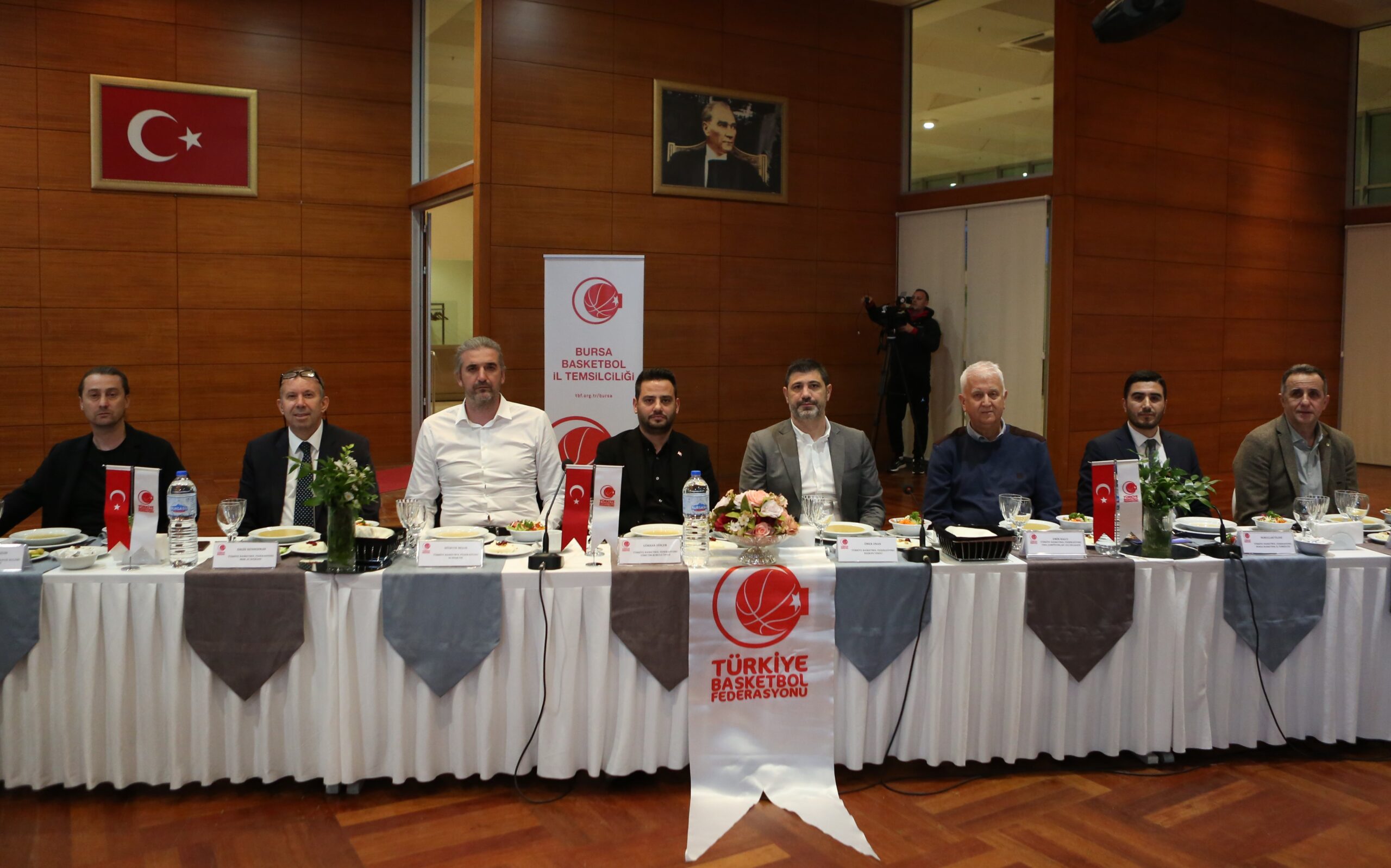 Bursa basketbol camiası iftarda buluştu Bursa basketbol camiası iftarda buluştu