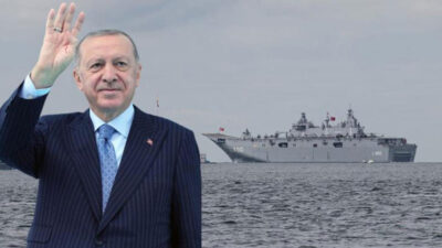 23 Nisan’da Boğaz’dan geçen TCG Anadolu, Cumhurbaşkanı Erdoğan’ı ve çocukları selamladı