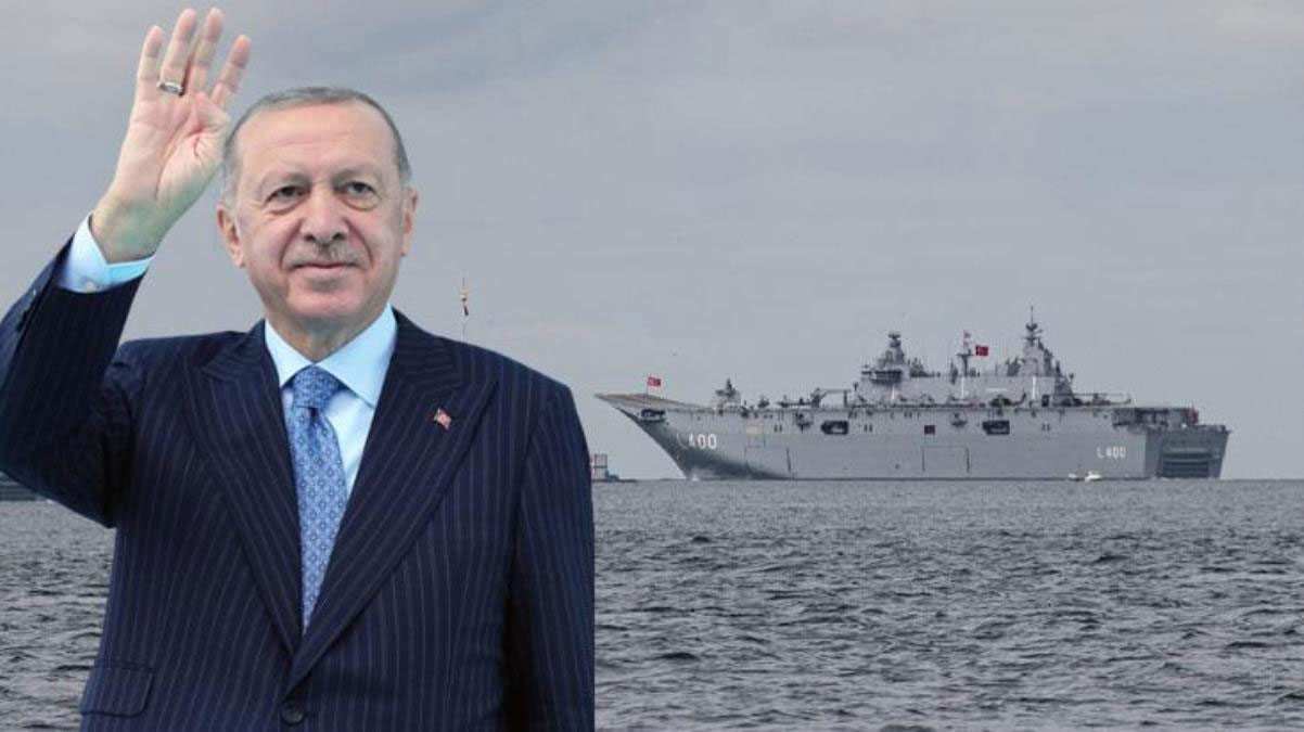 23 Nisan’da Boğaz’dan geçen TCG Anadolu, Cumhurbaşkanı Erdoğan’ı ve çocukları selamladı 23 Nisan’da Boğaz’dan geçen TCG Anadolu, Cumhurbaşkanı Erdoğan’ı ve çocukları selamladı