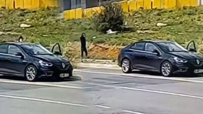 Dehşet! Otomobildekilere silahlı saldırı anı ortaya çıktı