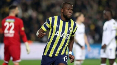 Enner Valencia, Fenerbahçe formasıyla 3 gol daha atarsa Aykut Kocaman'ı