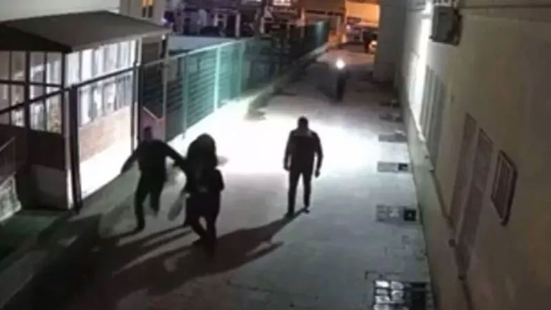 AK Parti Çorum İl Başkanı, 5 kişi tarafından darbedildi AK Parti Çorum İl Başkanı, 5 kişi tarafından darbedildi