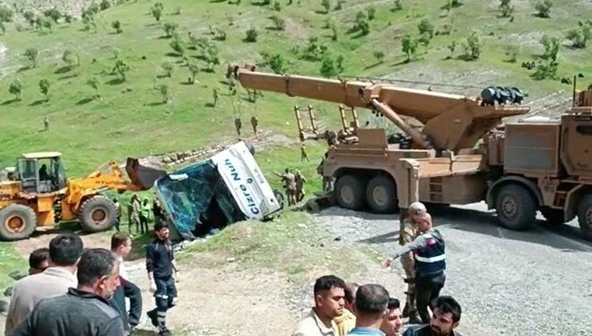 Şırnak’ta askerleri taşıyan otobüs devrildi: 2 şehit