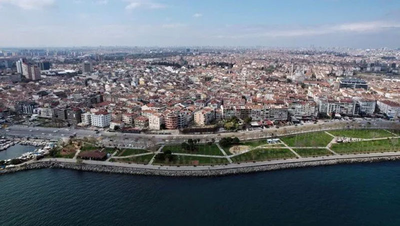 Kiracılar fay hattından kaçtı daireler ortada kaldı