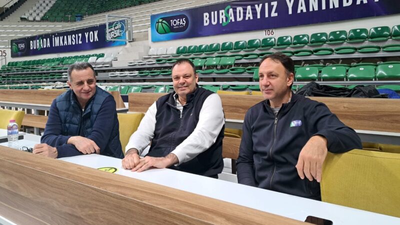 Anadolu Efes galibiyetiyle çifte bayram sevinci yaşayan TOFAŞ’ta artık play-off