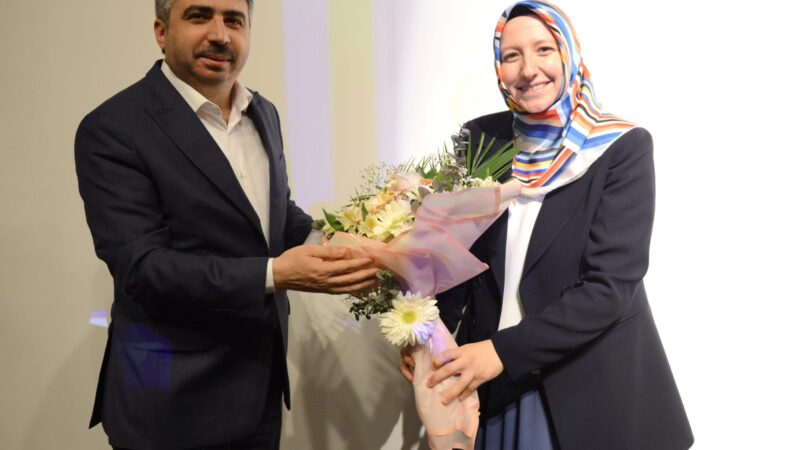Yazar Merve Gülcemal, Yıldırımlılarla buluştu Yıldırım Belediyesi Ramazan ayı programları kapsamında Merve Gülcemal ile söyleşi