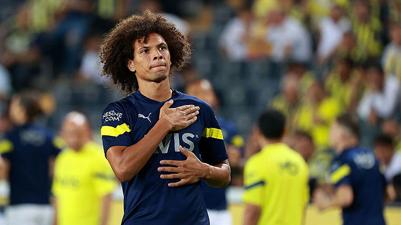 Fenerbahçe’de ayrılık kararı: İlk isim belli oldu Fenerbahçe'de Jorge Jesus'un transferi için karar alındı. Sarı-lacivertliler sezon sonu