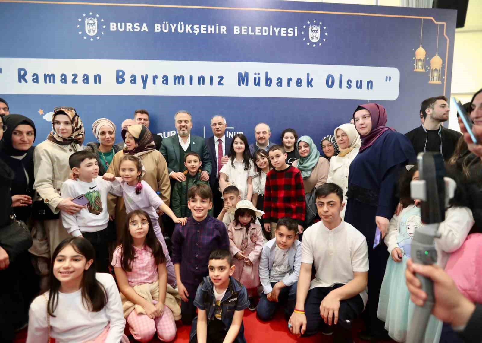 Bakan Varank, bayram kahvaltısında depremzede, şehit yakınları ve gazilerle buluştu