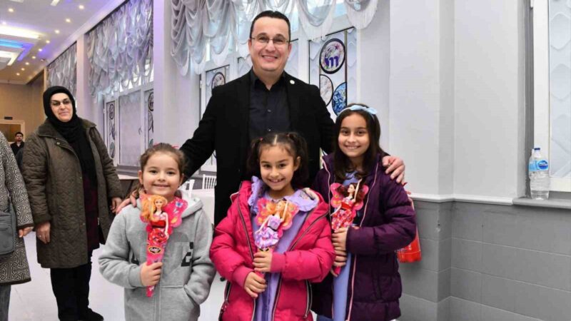 Başkan Kanar, şehit yakınları ve gazi aileleri ile iftar sofrasında buluştu Mustafakemalpaşa Belediye Başkanı Mehmet Kanar, ilçede bulunan şehit yakınları ve