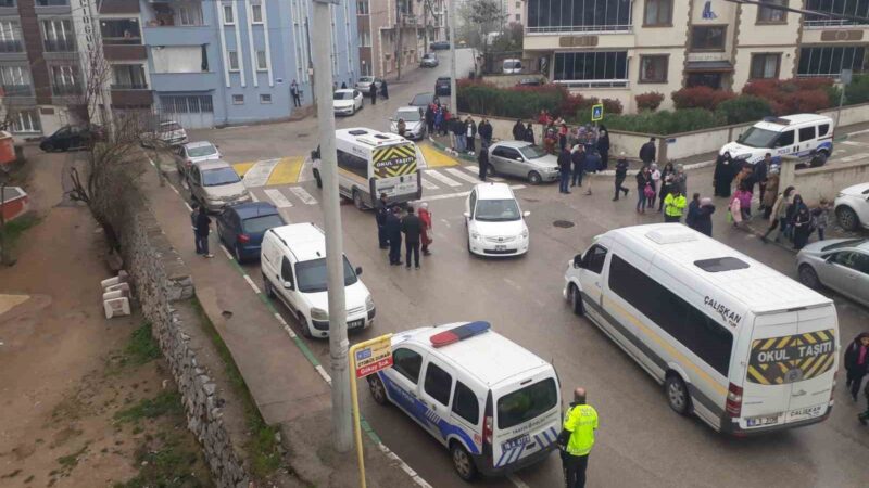 Bursa’da feci kaza: Servisin çarptığı küçük kız hayatını kaybetti Bursa’da okul çıkışı yaya geçidinden yolun karşısına geçmeye çalışan kız