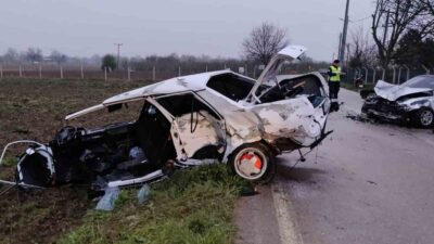 Bursa’da iki otomobil çarpıştı: Yaralılar var
