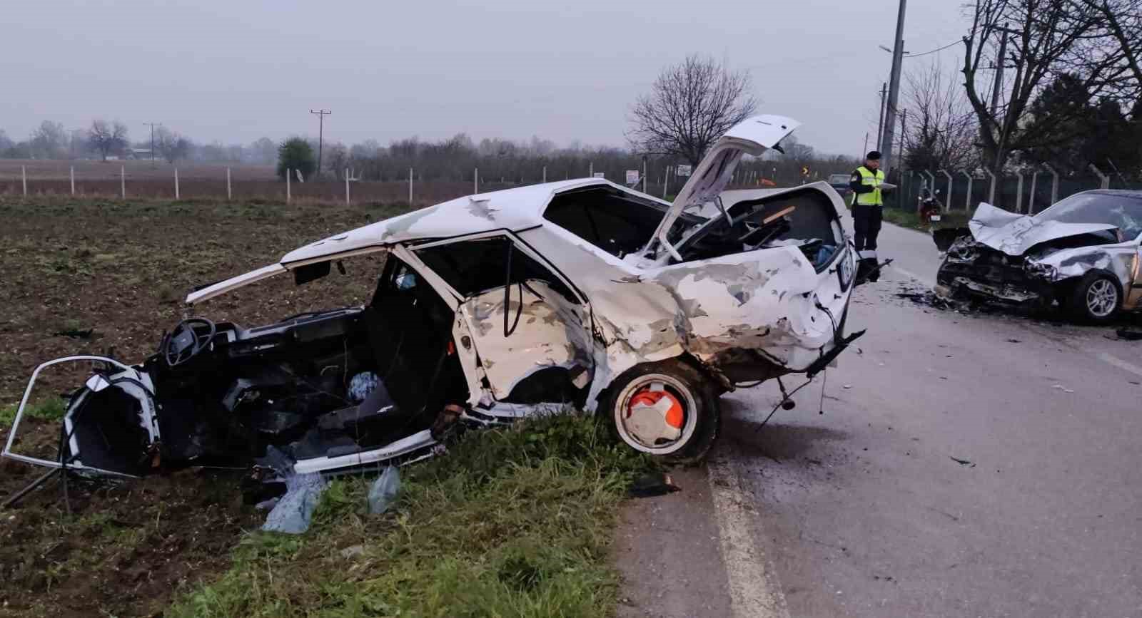 Bursa’da iki otomobil çarpıştı: Yaralılar var