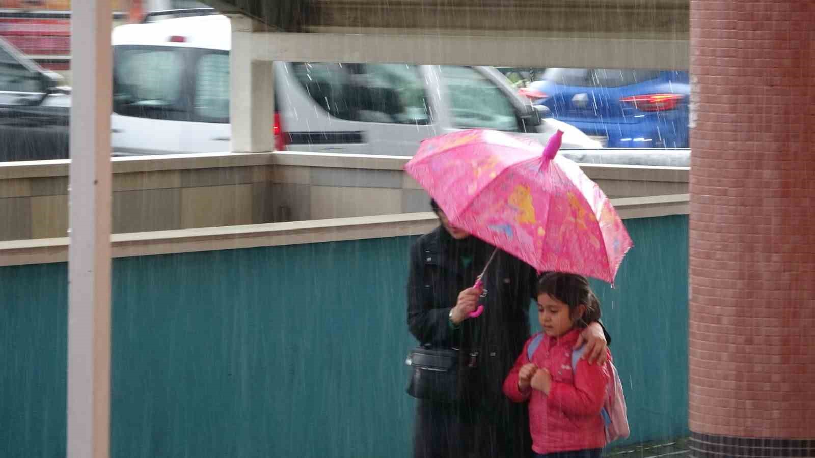 Bursa’da sağanak yağış etkili oldu