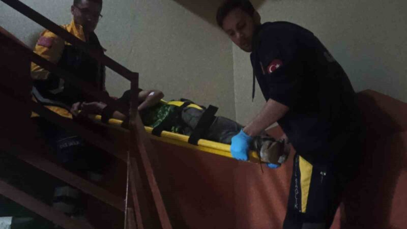 Bursa’da korkunç kaza! Çatı katından apartman boşluğuna düştü… Bursa’nın Orhangazi ilçesinde bir apartmanın çatısında gezerken çatının kırılması sonucu