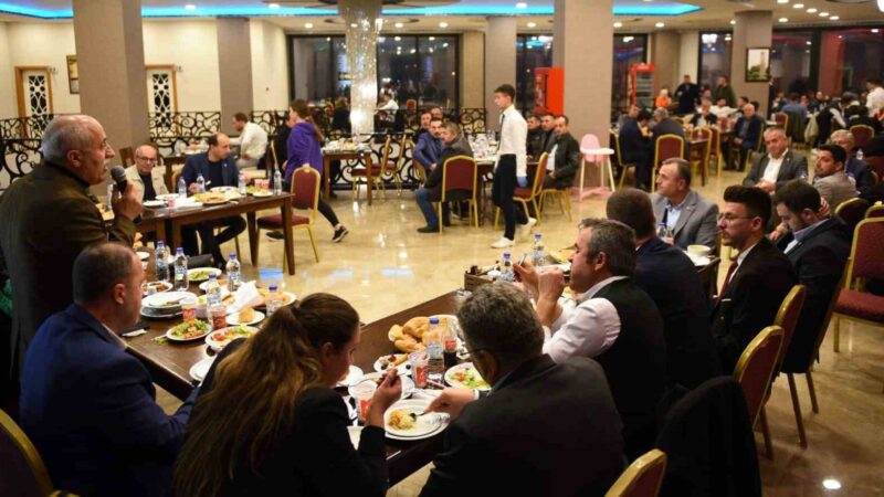 Cumhur İttifakı Yenişehir’de bir araya geldi Cumhur İttifakı tarafından Yenişehir Belediyesinin öncülüğünde düzenlenen iftar yemeği partilileri