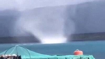 Çeşme açıklarında hortum kamerada