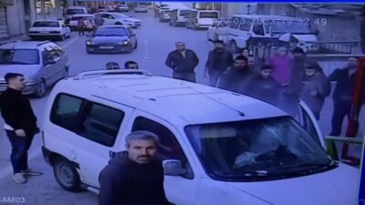 Bursa’da dalgın sürücü hafif ticari aracıyla markete böyle daldı