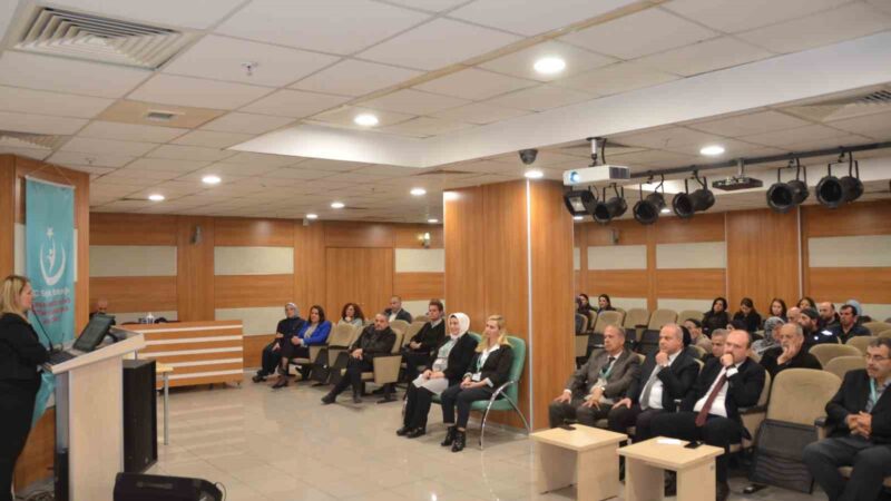Bursa’da doktorlar hastalarına eğitim verdi Bursa Yüksek İhtisas Eğitim ve Araştırma Hastanesi, parkinson hastaları ve