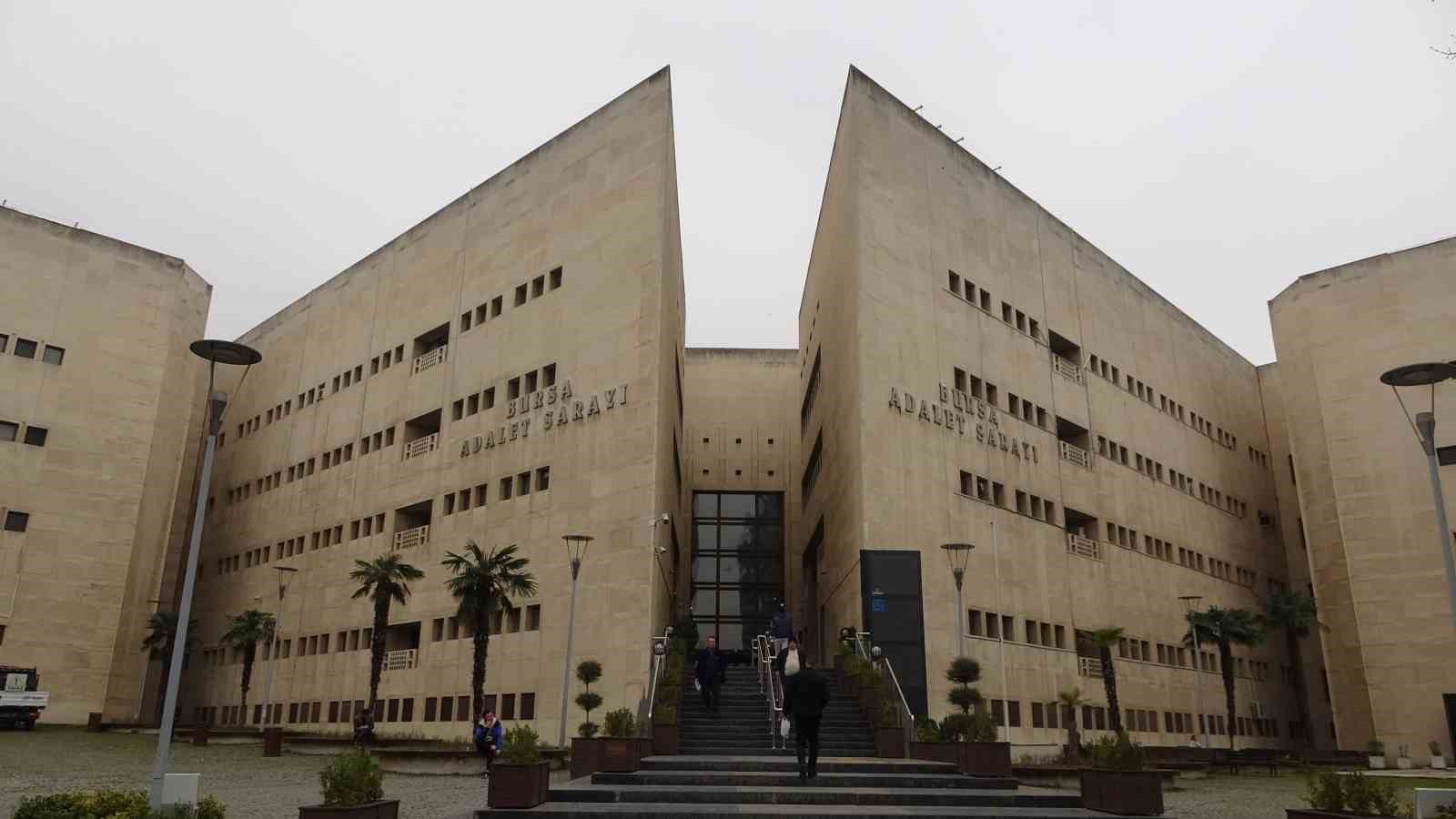 Bursa’da duruşma sırasını beklerken fenalaşarak hayatını kaybetti