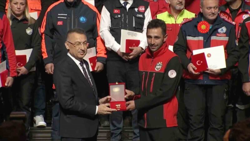Yüzyılın afetinde günlerce gayret sarf ederek arama kurtarma çalışmalarına destek