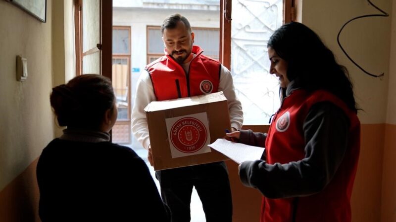 Gürsu Belediyesi ramazan bereketini evlere ulaştırıyor Gürsu Belediyesi Sosyal Yardım İşleri Müdürlüğü düzenli olarak yaptığı gıda