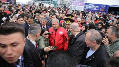 Bakan Akar TEKNOFEST’i ziyaret etti