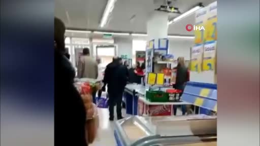 Bursa’da zincir markette kavga! O anlar kamerada