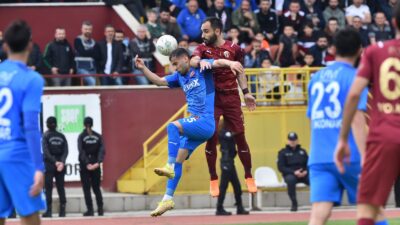 Matman Petrolspor'ü tek golle geçerek lige tutunan İnegölsporlu oyuncular prim