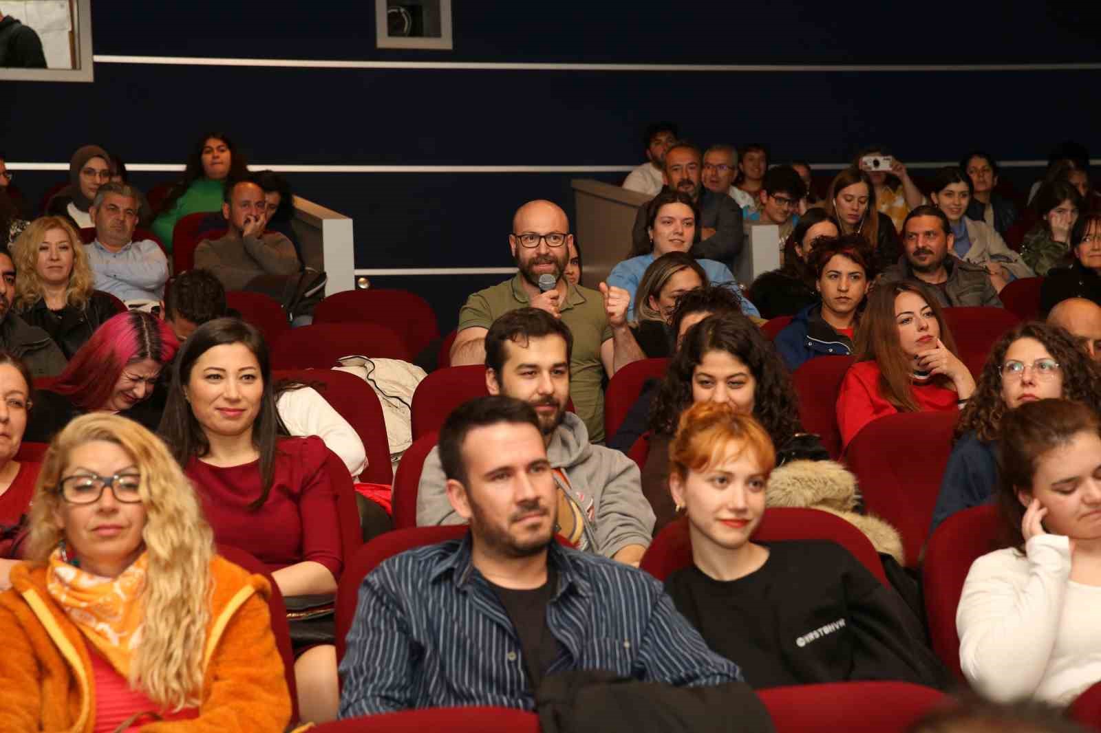 'Karanlık Gece' Nilüfer’de izleyici ile buluştu 2 karanlik gece niluferde izleyici ile bulustu 82bbac1
