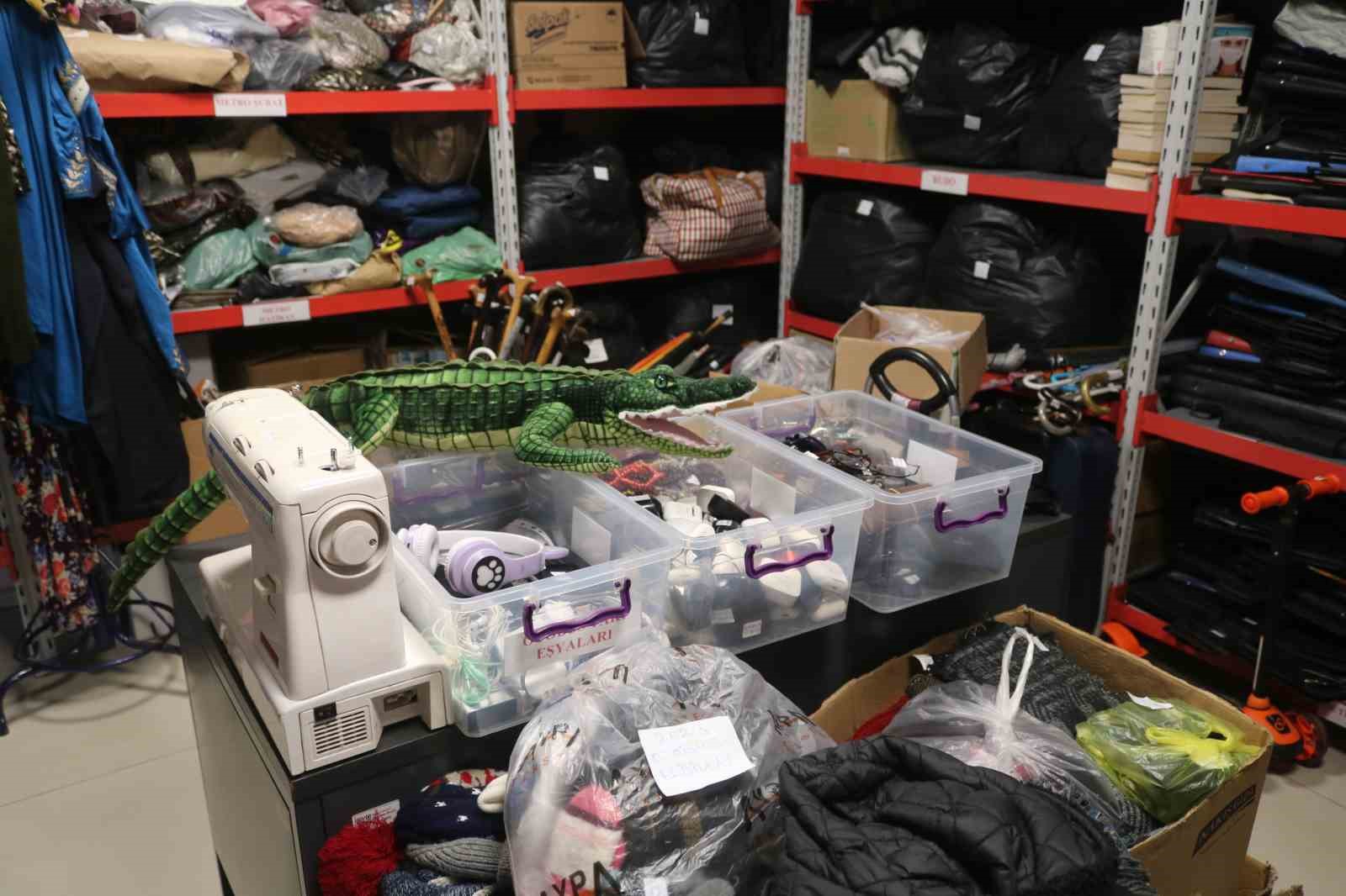 Bursa’da kayıp eşya bürosundaki eşyalar gülümsetti