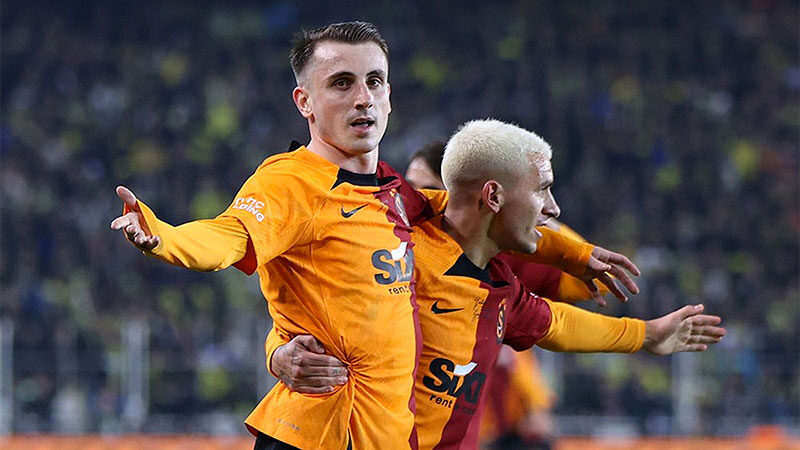 Kerem Aktürkoğlu’nun yeni sözleşmesinde iki önemli detay Galatasaray Yönetimi, Kerem Aktürkoğlu'nun sözleşmesini yenilemek için harekete geçti. Kerem
