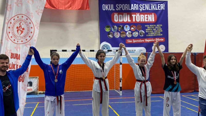Osmangazili sporculardan çifte bayram Osmangazi Belediyespor Taekwondo Takımı sporcuları, 23 Nisan Ulusal Egemenlik ve