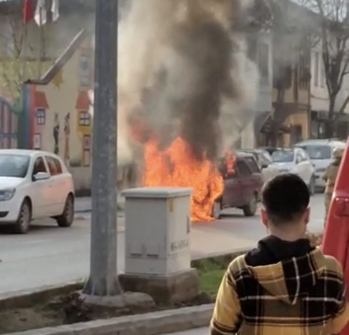 Bursa’da otomobil alev alev yandı